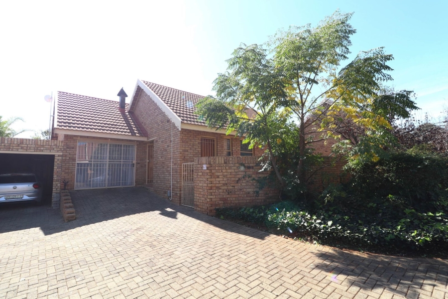 3 Bedroom Property for Sale in Langenhovenpark Free State